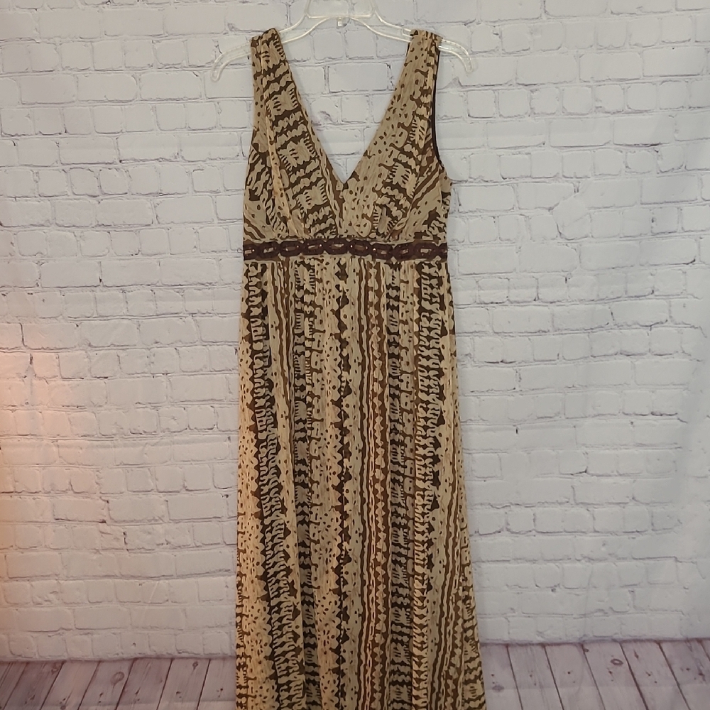 Tan Brown Size 8 Maxi Dress V Neck SleevelessTraces Boho Flowy Cruise Vacation
